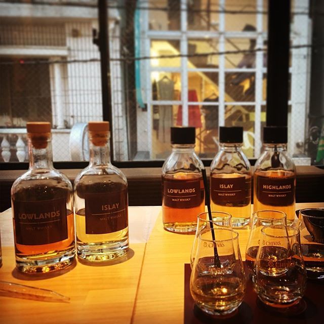 Ema_jazz's tweet photo. #ChivasLab
はじまります…!
#chivasregal
#whisky
#キュービック
#学芸大学
店内がウイスキーのいい香りに包まれてる。
わくわくがとまらない。 https://t.co/BNq9ES6h2S https://t.co/9Enub6ZLdh