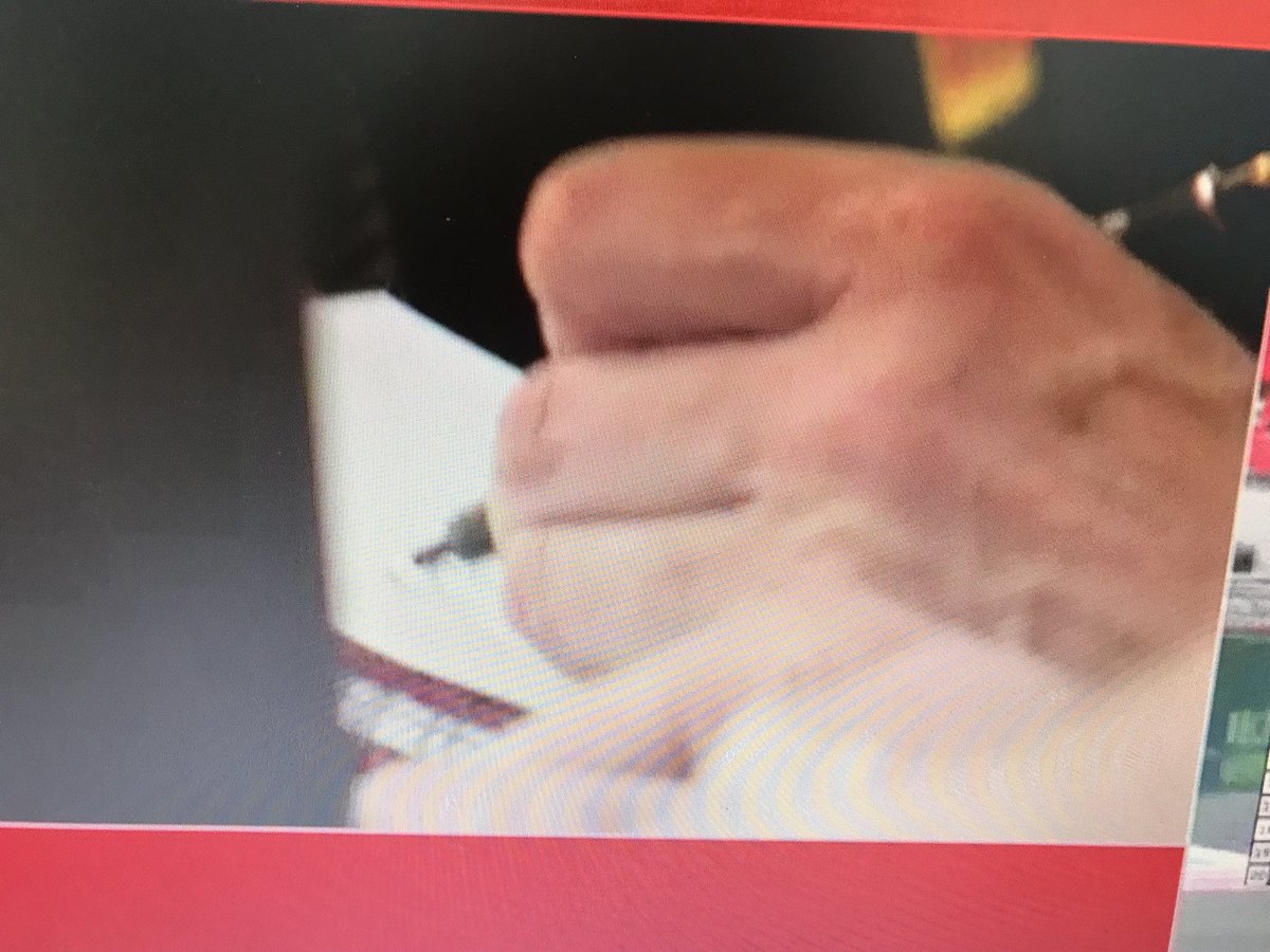 elonchooseyou's tweet photo. #SalaStampaF1 #amicidellaf1esoprattuttoamichedellaf1 #FraGp via #SkySportF1HD Il genio Newey al lavoro nel box @redbullracing durante la Fp1...novità in arrivo dalla sua “lampada”? https://t.co/yG2J5Sd5fd