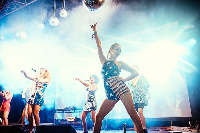 _clairestreet's tweet photo. GRL PWR ✌🏼
Thinking about Hoopla lovin today and sharing the stage with my BAE @natalie_ladband and the gorge Wannabes 💖
Currently getting the glitter back out ready for IBIZA this Sunday! -
-
-
-
-
#Mightyhoopla #Festival #Wannabes #Spicegirls #Girlpower #Sequins #Missguide… https://t.co/5VyLK9iK90