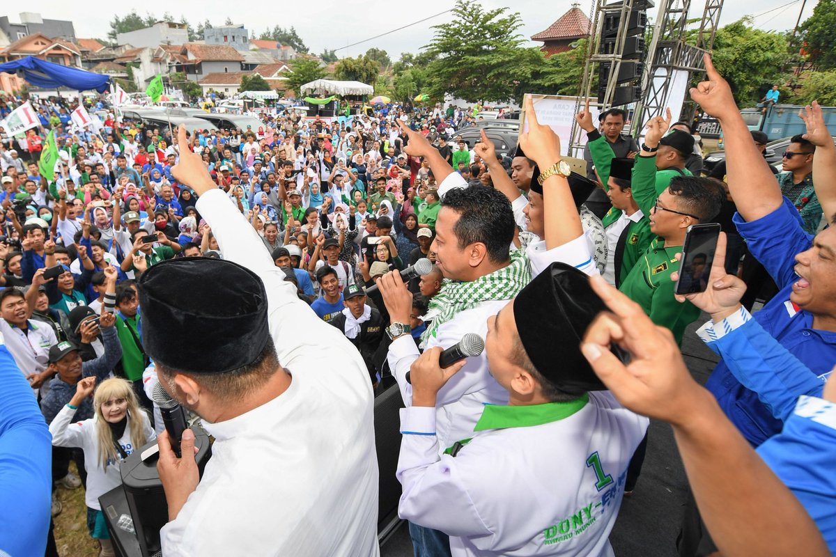 DPP_PPP's tweet photo. Warga Sumedang jangan lupa coblos no 1 pasangan Doni-Erwan. 😊
#Sumedang #PPP #RinduPPP https://t.co/RFZx62PIWz
