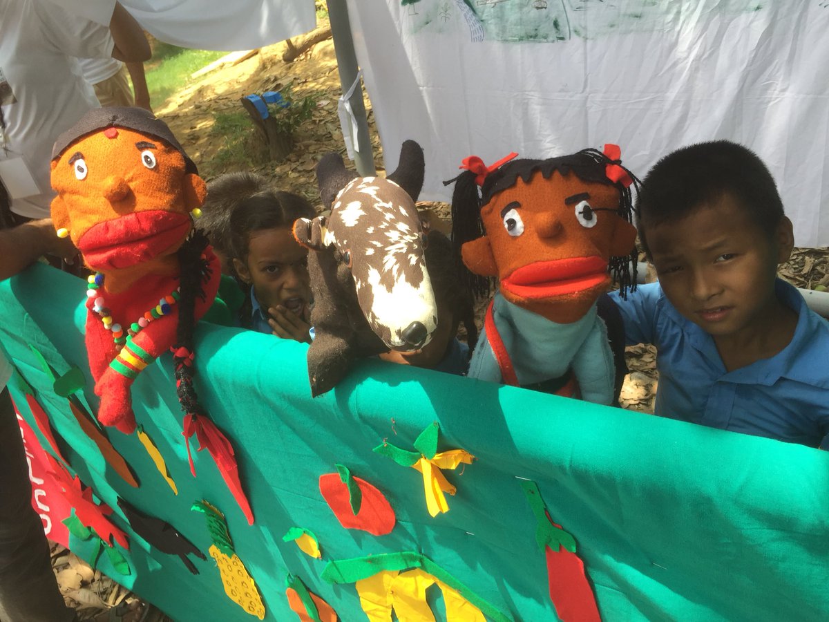WolfGebhardt's tweet photo. These two women farmers in #Nepal don‘t use toxic chemical pesticides - they apply an #organic one made from cow urine and a couple of leaves and herbs. That‘s one reason why a cow is a major character  in the eco-puppet-play @dw_globalideas https://t.co/U3vWSZBcl8