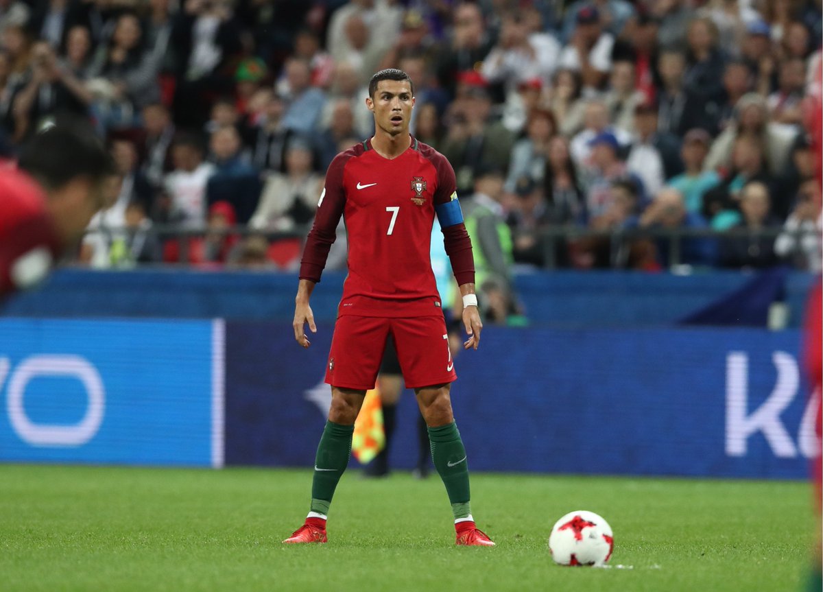 FootyAccums's tweet photo. Diego Simeone:

"It's obvious that [Messi] is good because he's surrounded by extraordinary footballers. So the question is if someone would choose between Messi and Ronaldo for a 'normal' team, who would you really choose?"

RT - Ronaldo 🇵🇹
Like - Messi 🇦🇷 https://t.co/GAw859hUh2