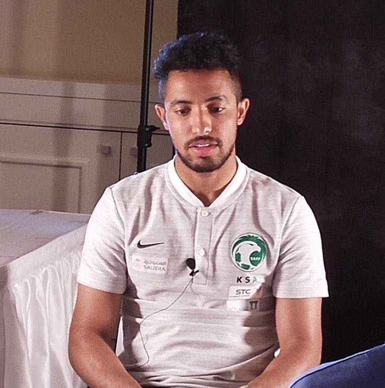 FIFAWorldCupKSA's tweet photo. هتان باهبري:نعتذر للجميع بعدم التاهل ،نسعى للاستفادة من الامور الإيجابية ، ومواجهة مصر ستكون قوية كونها ديربي عربي ونسعى للفوز وإسعاد جماهيرنا ، محمد صلاح يعتبر قدوة لكل اللاعبين العرب الله يحفظه من الإصابات وزملائي لاعبي خط الدفاع بالمنتخب السعودي قادرون على إيقاف خطورته . https://t.co/NIb73MsFqs