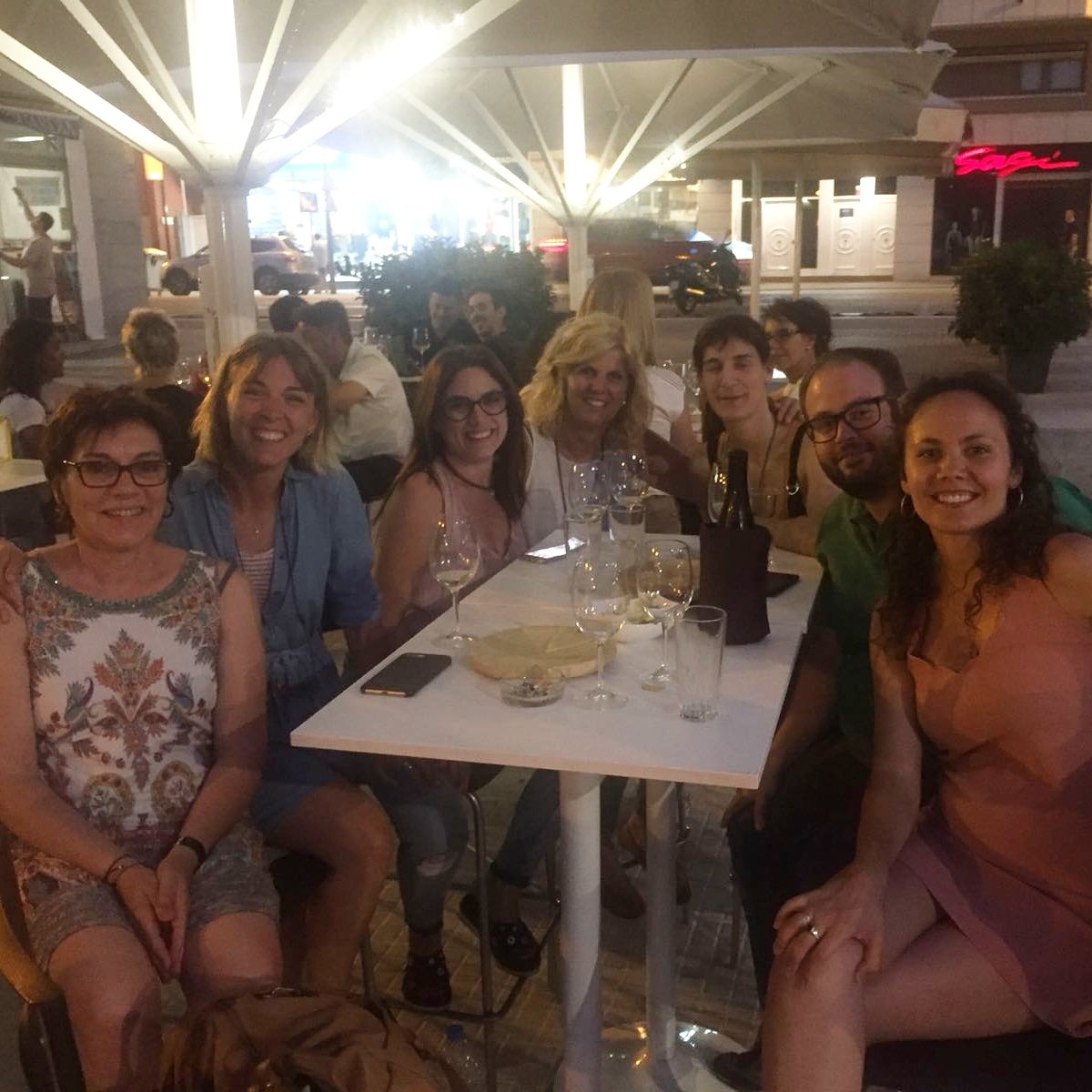 momanewschool's tweet photo. Last day with OTT class 💘

#MoMaNewSchool #MoMaStudents #MoMaClasses #Manresa https://t.co/HmVjopW2Wi