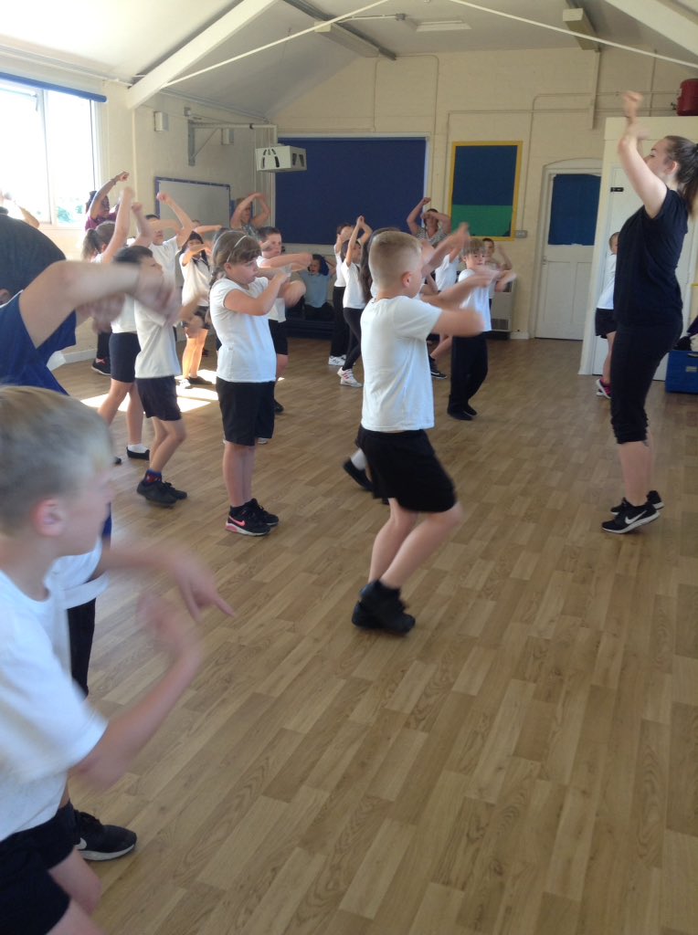 latimerprimary's tweet photo. What a brilliant Bollywood Dancing session from @Moving_Together for Year 4 this morning! A huge thank you to @Moving_Together for teaching us all of the amazing moves and routines #Latimerartsweek #latimerPE #latimerdance #4afpe #bollywooddancing #collaboration https://t.co/rxrJlYGJCk