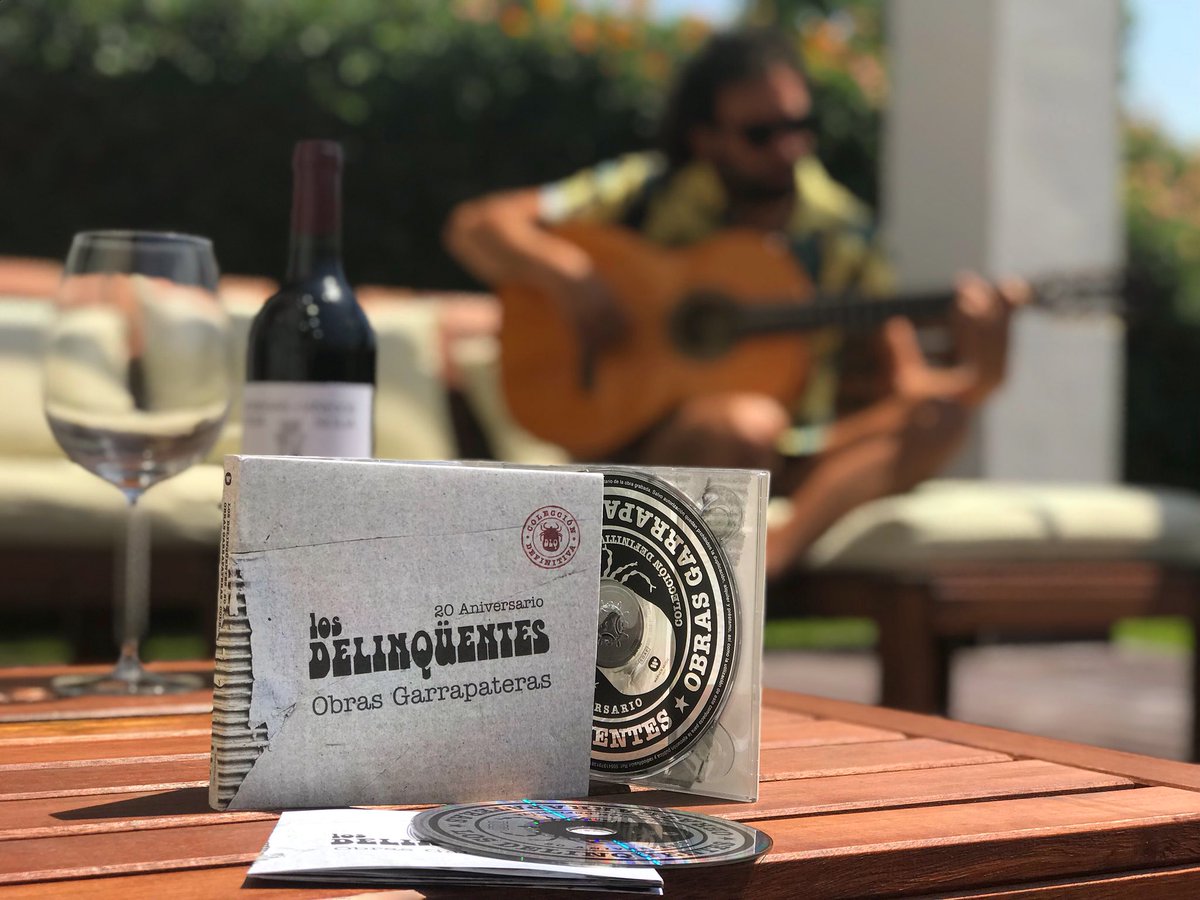 💥Yo no sé vosotros, pero yo esta tarde me la pienso pasar sentado en mi patio viendo el Sol caer mientras saboreo un buen vino y me escucho el nuevo recopilatorio de LOS DELINQÜENTES. Hay mucho cariño puesto en esos grandes temas.

#OBRASGARRAPATERAS disponible a partir de hoy.