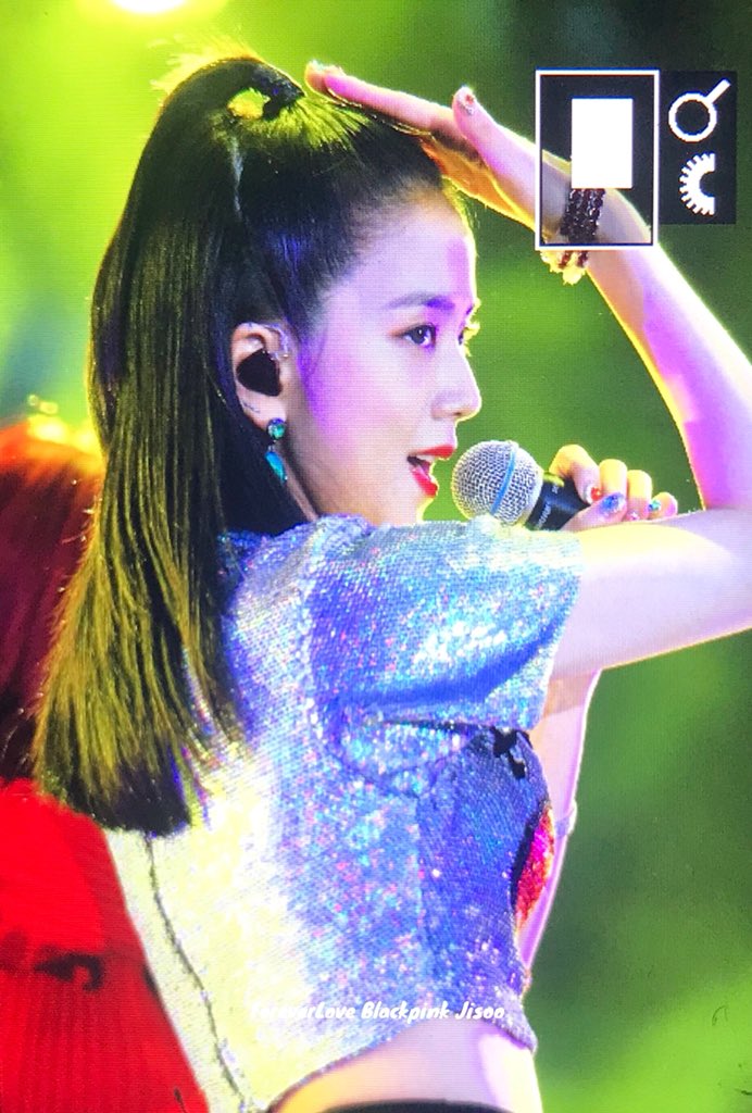 ForeverLove_Js's tweet photo. 180622 롯데 패밀리콘서트 
#블랙핑크 #BLACKPINK #지수 #JISOO https://t.co/U9RchhNvAX