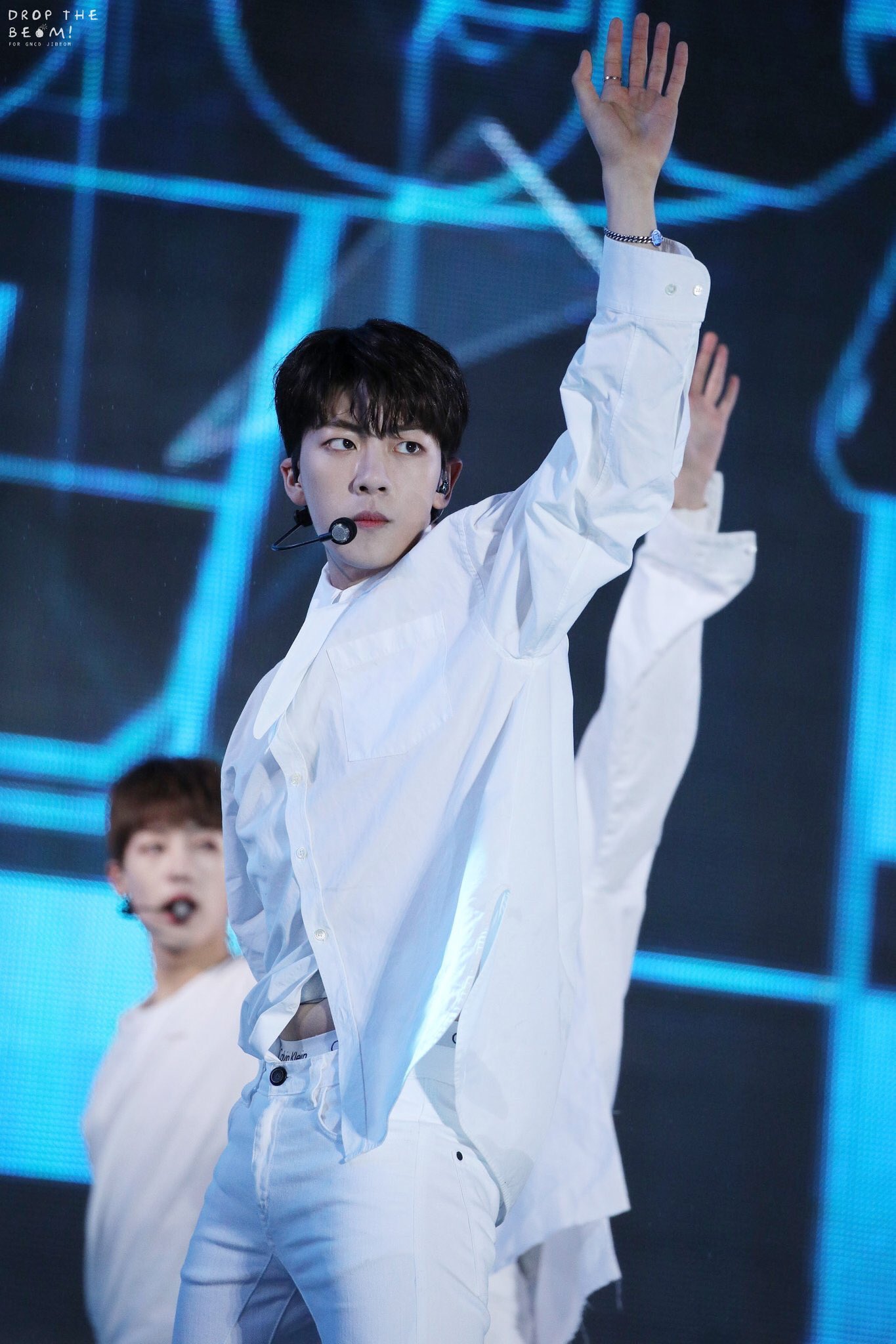 DgSsBTeUYAEYS49.jpg:large