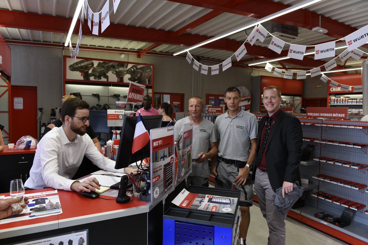 Wurth_France's tweet photo. Le jeudi 21 juin 2018 fut une journée pleine d'émotions pour Würth France ! 
Inauguration du magasin situé devant le siège social à Erstein, inauguration de la nouvelle cantine des collaborateurs puis enfin retransmission du match France/Pérou ! https://t.co/nHg4KUBOVn