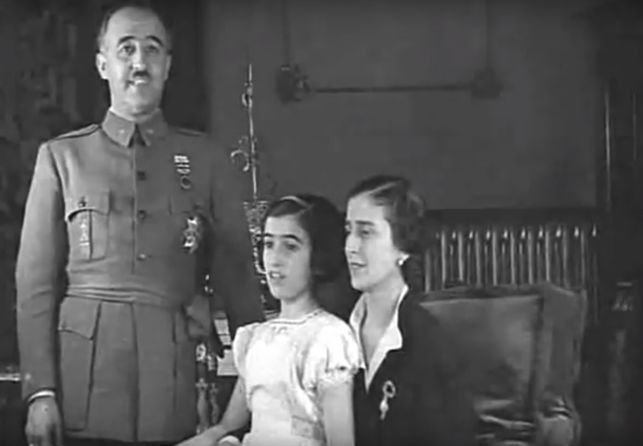 eldiarioes's tweet photo. El ministro Catalá otorgó a Carmen Martínez-Bordiú el ducado de Franco el día de la moción de censura https://t.co/ds7qrlgeTX https://t.co/4jW2uMFTcD