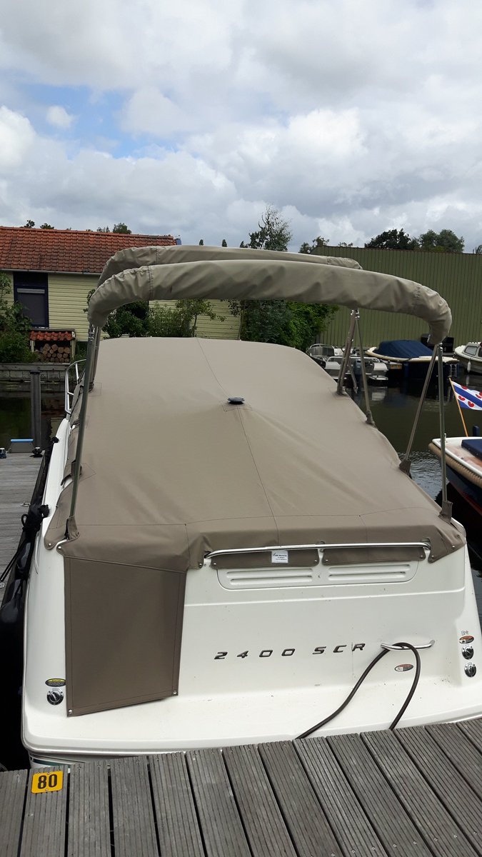 Zojuist dekzeil opgeleverd in Loosdrecht.