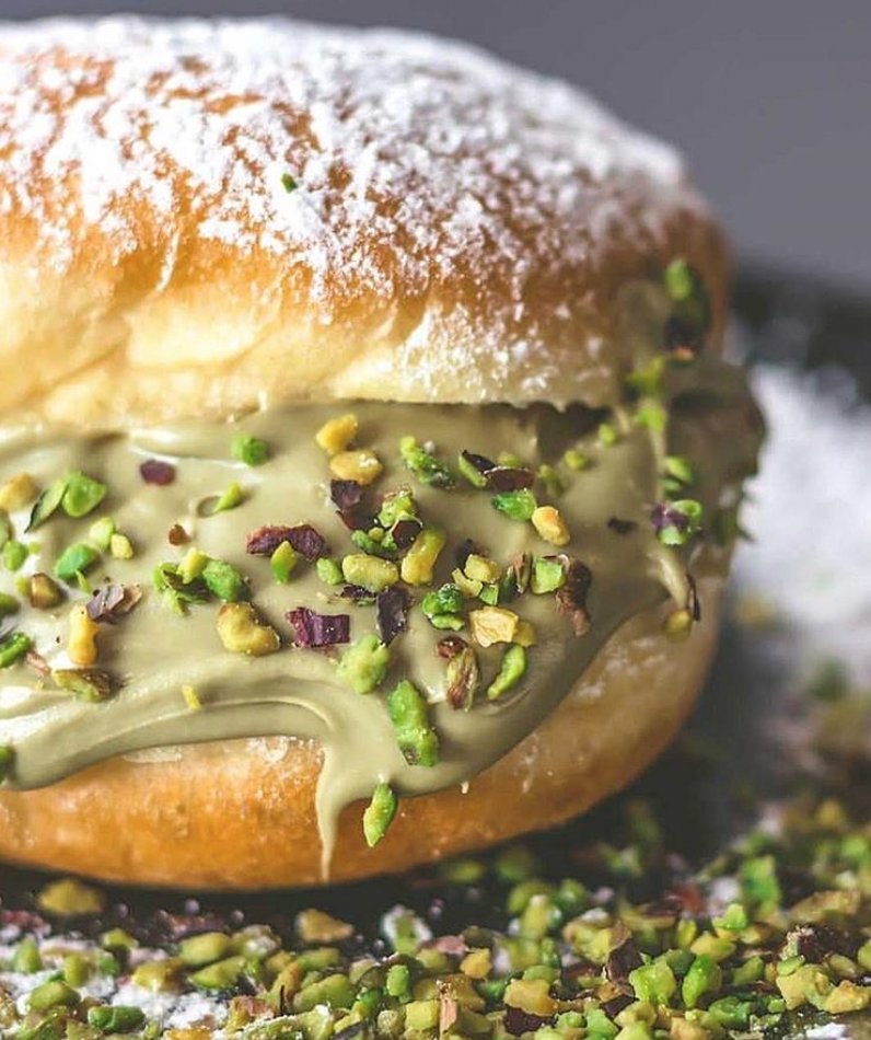 Difortis's tweet image. IG - italian_food✨🇮🇹 #Bombolone al #Pistacchio 🇮🇹✨
Photo by: IG - bombocrep