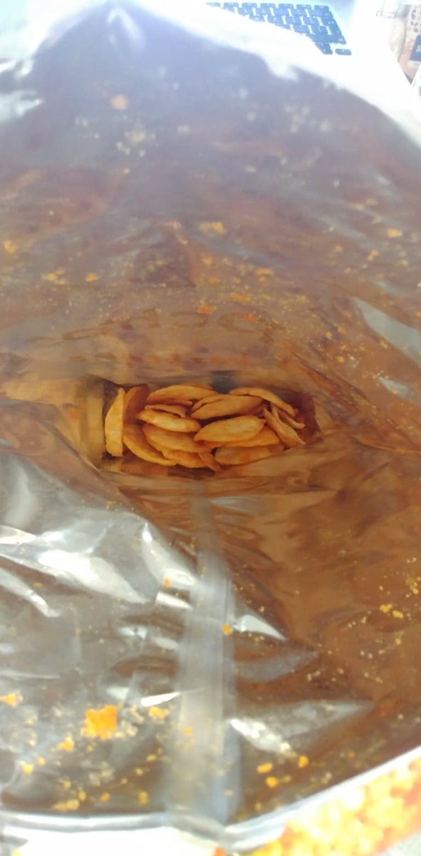 lisadale6's tweet photo. @popchipsUK Hey! Been eating your chips for some time now - really unhappy with this bag I just opened! The bag is pretty empty...like my heart now ☹️ love your crisps too! https://t.co/ghmmDzjigB