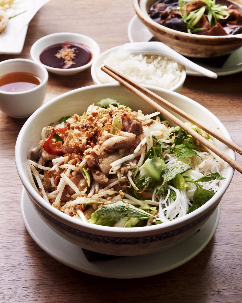 CayTreLondon's tweet photo. Its lunch time &amp; the sun is shining in London! 
We've got the perfect 'go-to' dish for your Friday treat. 
Top our classic Bun Sa bowls with beef, chicken, tofu or prawns. 
Its the dream lunch on a sunny day 
-
-
#Foodie #Shoreditch #Soho #VietnameseInLondon #Bunsa #Pho https://t.co/GzOcs4eCco