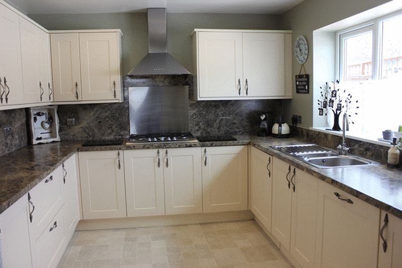 Looking to live in a detached, 3 bedroom house in #Par, #Cornwall 🌊🌅
burrowsestateagents.co.uk/properties-for…