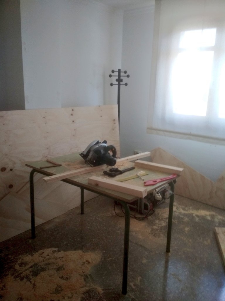 intercambiaugr's tweet photo. Estamos finalizando los preparativos para empezar esta tarde con el II Taller de Bioconstrucción #WoodLab en #BeasdeGranada. ¡Os esperamos aquí! https://t.co/dC6l4d4sWG