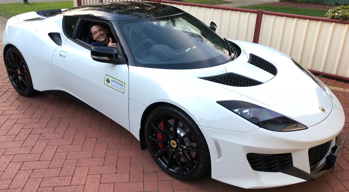 willfsays's tweet photo. Lotus Evora 400 #selfiewithaBitCar https://t.co/2DJ1CviJwv