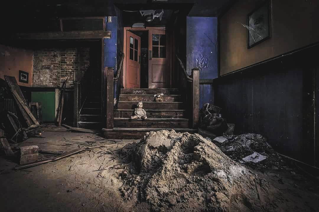 Walking_Explor's tweet photo. "The creepy doll on the stairs"

#Creepy #scary #horror #Doll #picoftheday #photography #nikon #longexposure #abandoned #urbex #UrbanExploring #follo4follo #haunted https://t.co/6FbdbEI3se