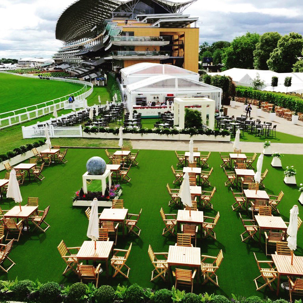Selectgrass's tweet image. ‘Astro Boyz’ installed our 25mm code 087 and 30mm code 096 at this years Royal Ascot and did an amazing job 👍🐎 #royalascot #artificialgrass #trade #supplier #commercial #horseracing #horses #landscaper #landscapers #artificialturf