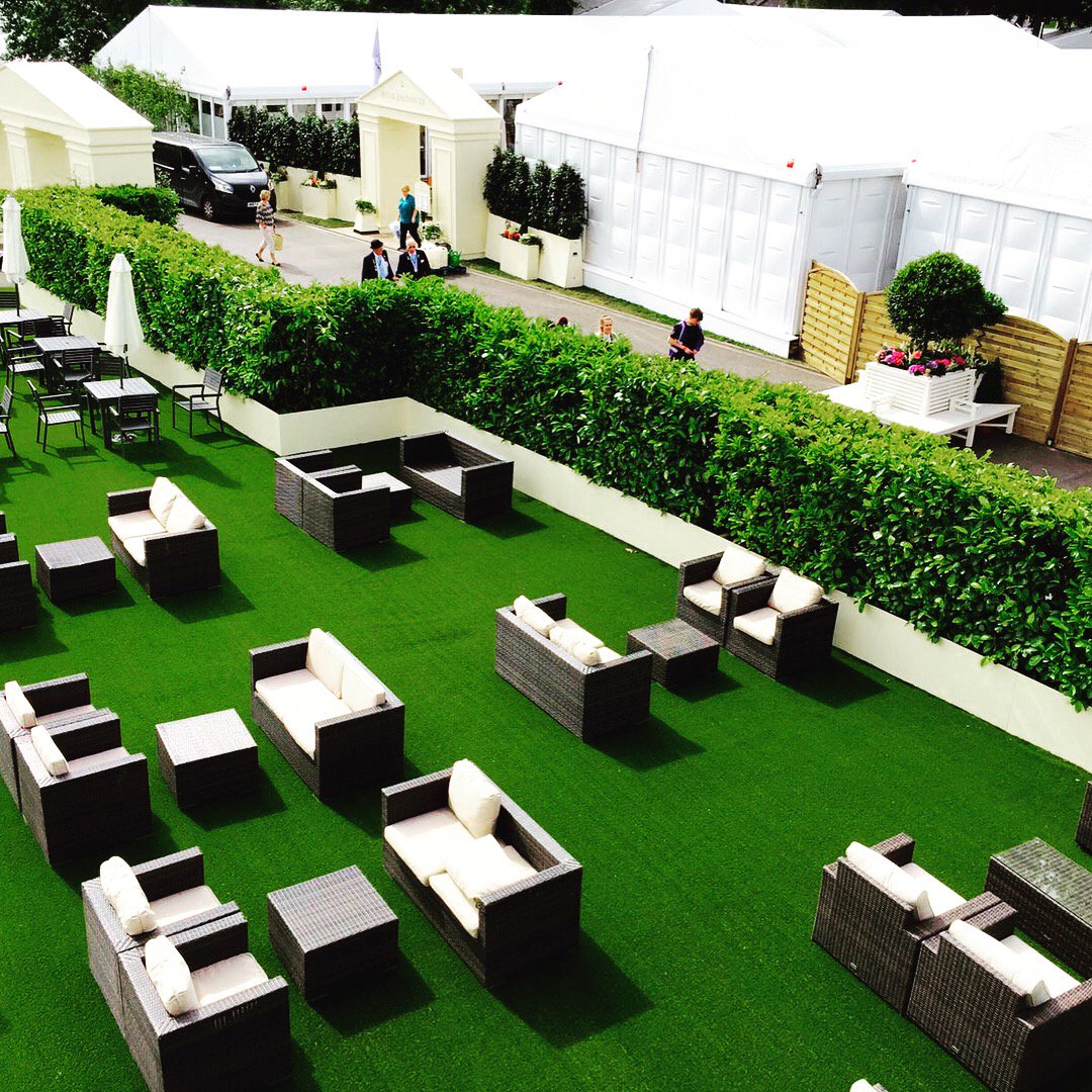 Selectgrass's tweet image. ‘Astro Boyz’ installed our 25mm code 087 and 30mm code 096 at this years Royal Ascot and did an amazing job 👍🐎 #royalascot #artificialgrass #trade #supplier #commercial #horseracing #horses #landscaper #landscapers #artificialturf