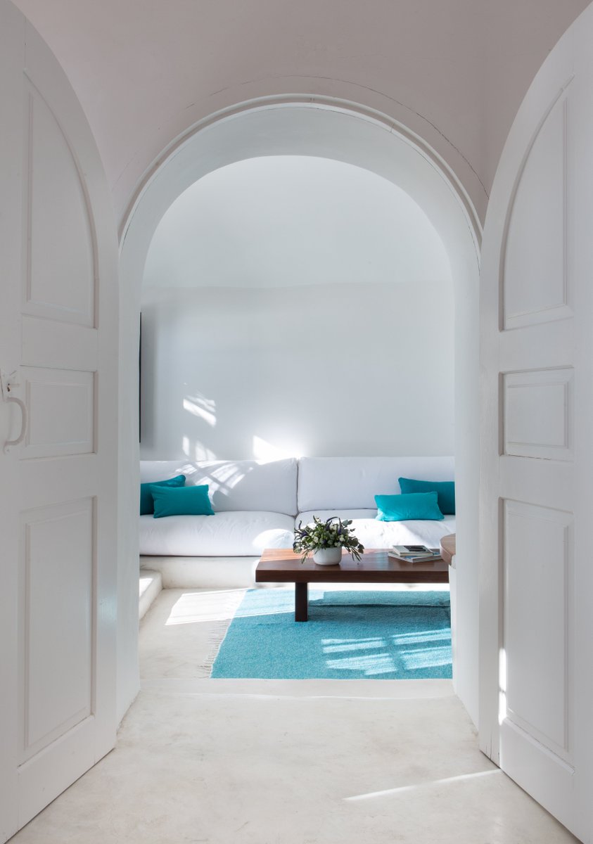 Perivolas Hotel But Soft What Light Through Yonder Window Breaks It Is The East And Juliet Is The Sun William Shakespeare Romeoandjuliet Perivolas Oia Santorini Photo By Enrique Menossi