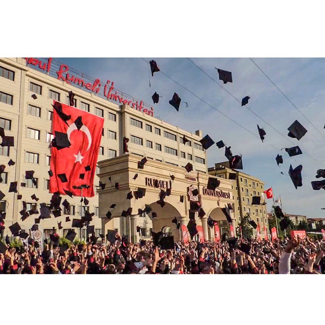 rumeliunv's tweet photo. İstanbul Rumeli Üniversitesi 2017 - 2018 Akademik Yılı Mezuniyet Töreni Rektörümüz Prof. Dr. Salih Aynural, Mütevelli Heyeti Başkanı ve Üyelerimizin ev sahipliğinde bölge protokolü ve ailelerinin yoğun katılımıyla Mehmet Balcı Yerleşkesinde gerçekleştirildi. https://t.co/qIiFq1gP68