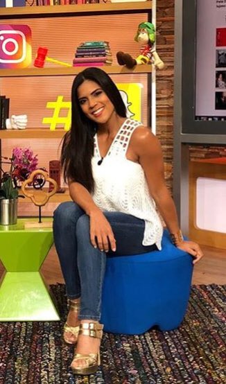 RaymelLebron's tweet photo. ¡Buenos días alegría! Despertamos hoy con la hermosa sonrisa que nos regala nuestra reina @franciscalachapel.
#despiertaamerica #smile #viernes #buenosdias #dominicanasoy #UnaReinaComoTu https://t.co/fC9AGKng0E