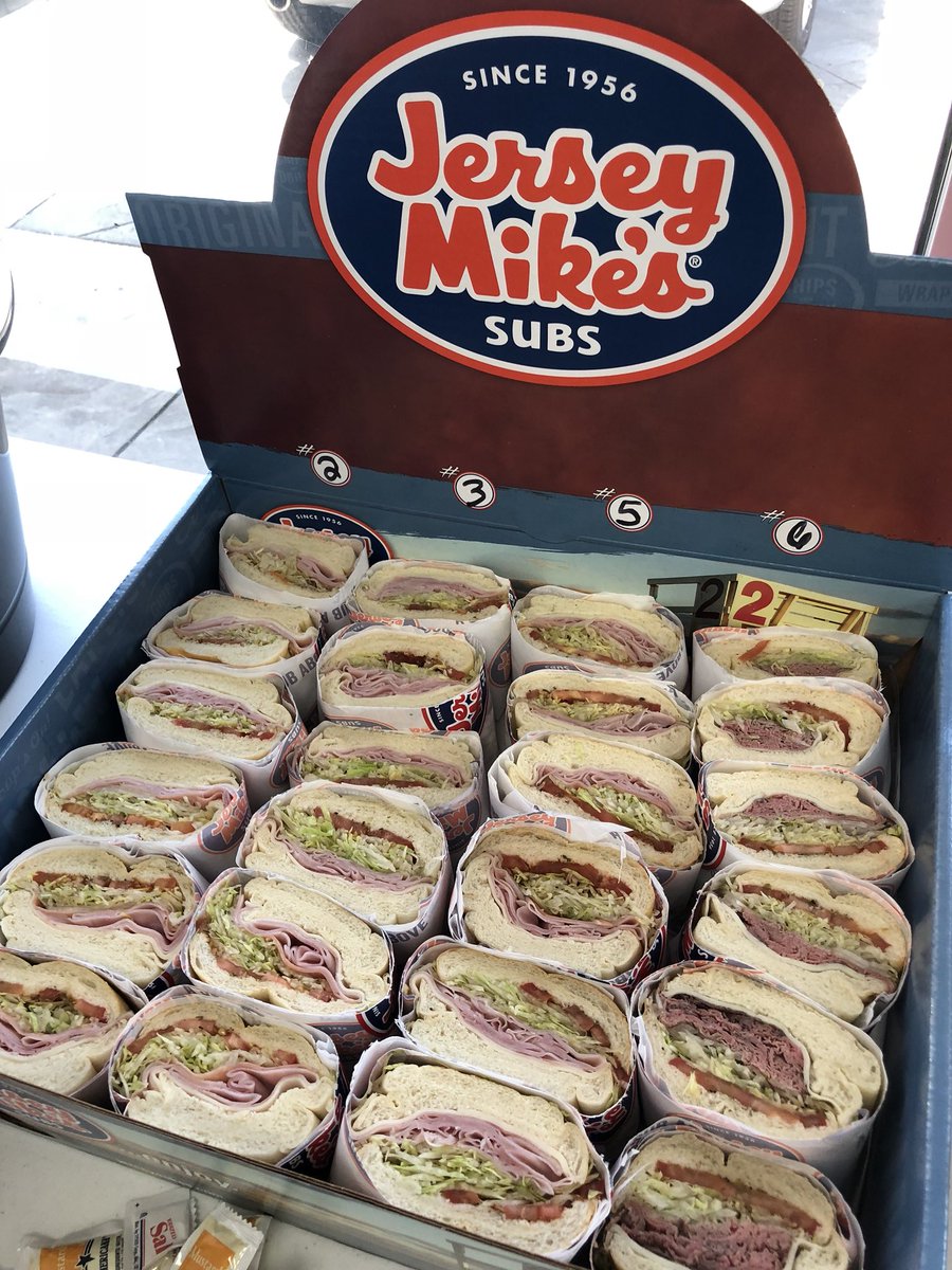 KFinProductions's tweet photo. You asked and we delivered! Food, talk radio and sweet vehicles! Join us for #MiddayMobile @fmtalk1065 today 12-2pm, at the all new #DeanMcCrary Mazda!! https://t.co/WaqBCPUnsB