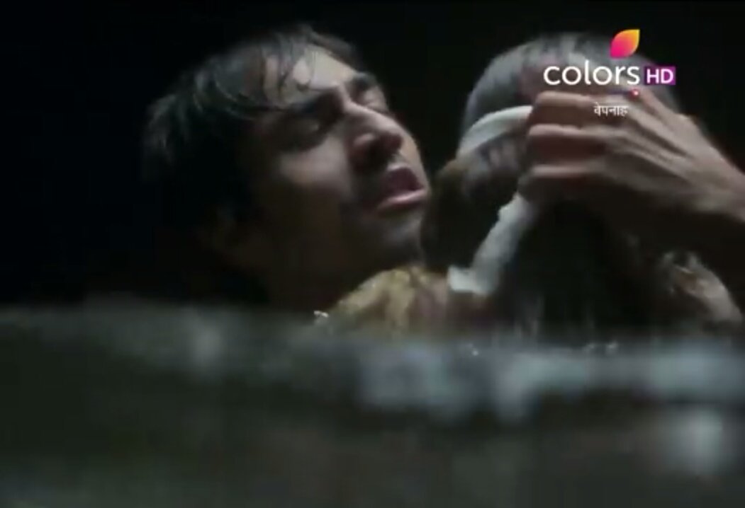 Apne aankhen kholo..kuch nahi hoga..😢😘Adi i love u man😘😘 #AdiYa #Bepannaah #JenShad