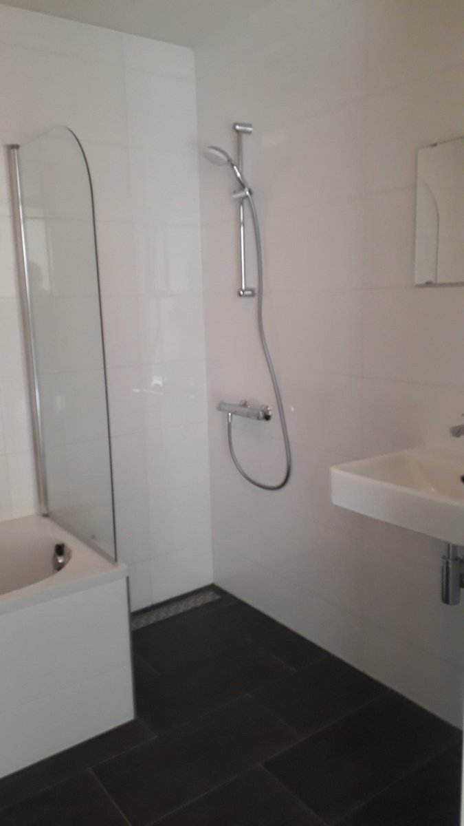 BOUWEXPERT's tweet photo. Renovatie in Dronten afgerond! https://t.co/uwst39CNa4