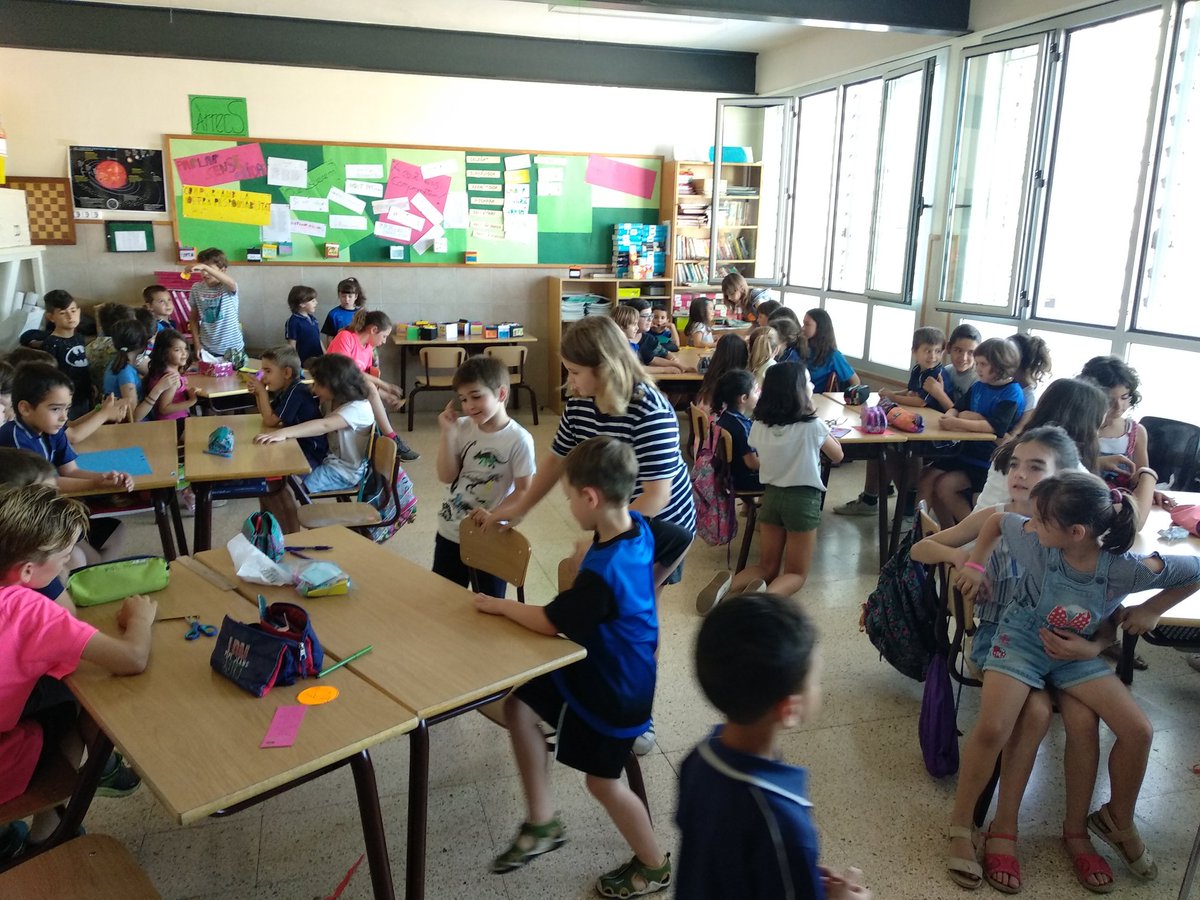 OmsidePrat's tweet image. Padrins i fillols ens hem trobat amb molta il·lusió per desitjar-nos  un bon estiu!!!@omsideprat #padrinsifillols #nedadorsipatinadors #juntscompartim #pedrerafundació