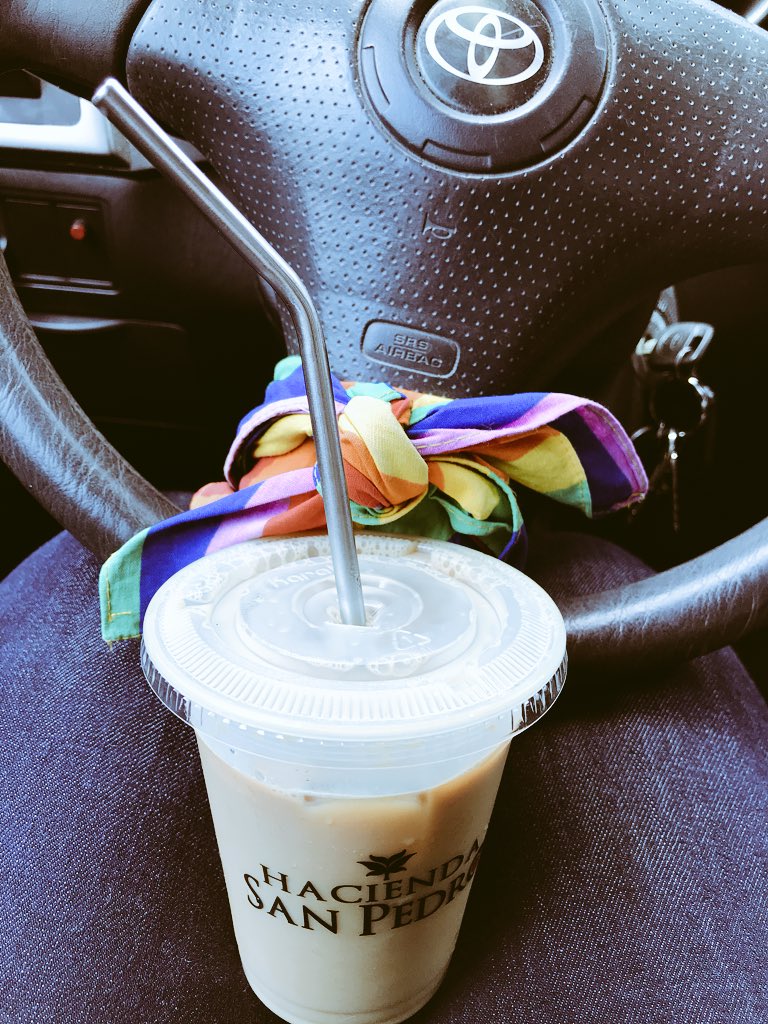 CzarinaGomez's tweet image. When the baristas at one of your favorite cafés give you a three person high five for saying no thanks to the one use straw. #OneLessStraw