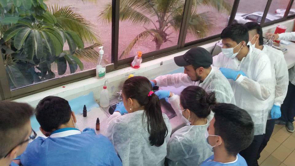 CdeC_Col's tweet photo. @corhuila Ellos aprenden que da miedo, gracias por la oportunidad de tenerlos en sus instalaciones participando de #ClubesDeCienciaCo 2018, #Huila #Clubes2018 #DeCiencia @Colciencias @SENAComunica @ArukayEdu https://t.co/aPuGhuoBVg