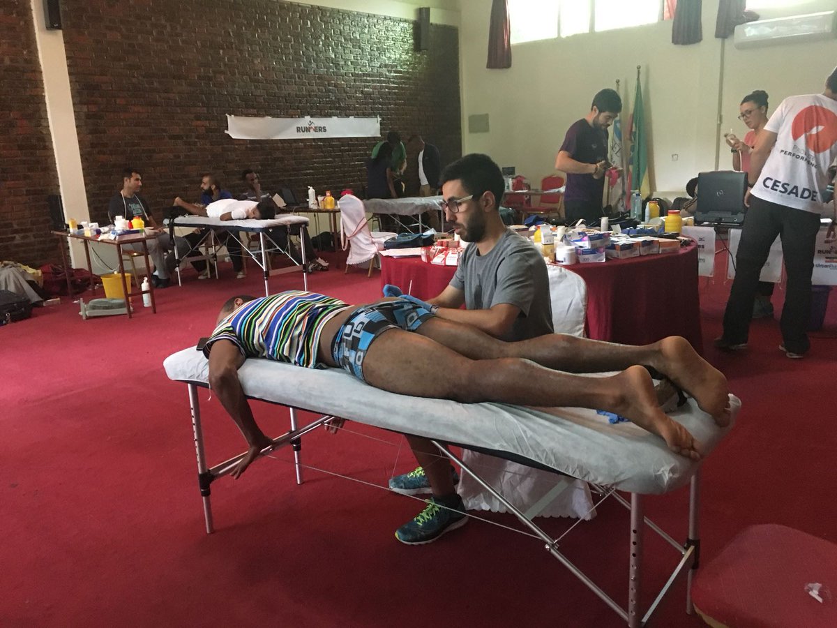 Seguimos recibiendo imágenes de nuestro fisio <a href="/unaiii85/">Unai Cantalapiedra</a> colaborando en Etiopía con <a href="/run4ethiopia/">RunnersForEthiopia</a> intenso trabajo #solidario #Etiopía