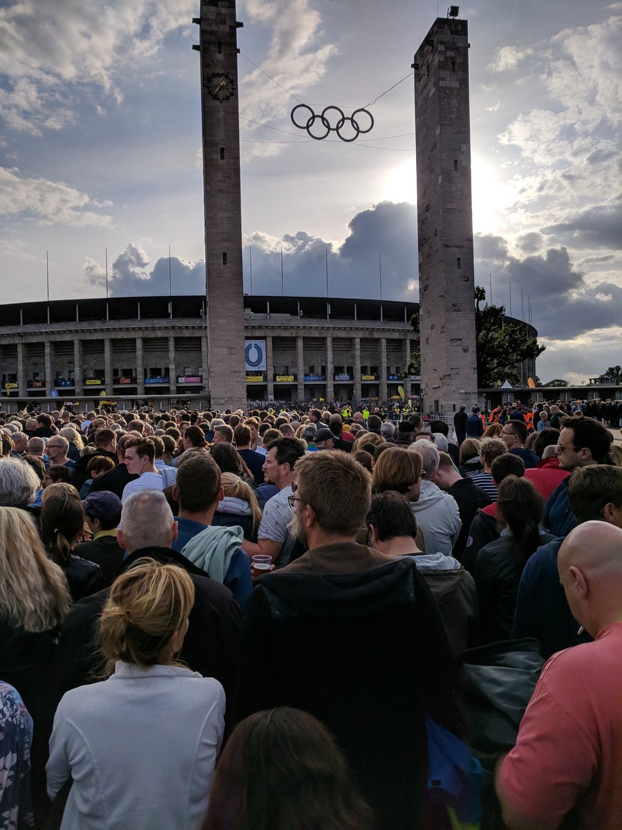 zmeda's tweet photo. Trying to get in... #RollingStones #Berlin #Olympiastadion https://t.co/ZrRQOcvWpX