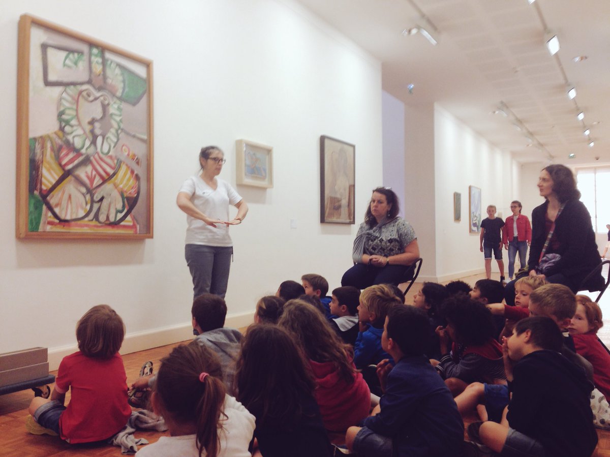 classeMSGS's tweet photo. Aujourd'hui la classe est allée au musée des Beaux Arts de Rennes voir trois tableaux de Picasso. Après la sortie à St Malo, on a vu la baigneuse de Picasso mimée devant nous par Pauline. https://t.co/P4LE5iMD1B