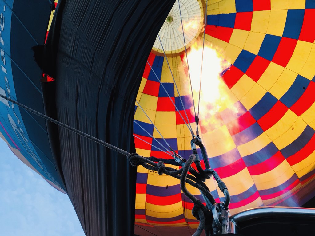 ExpertaViajera's tweet photo. We are on the top of the world!Viernes casual de viaje en globo a 10,000 pies de altura 😱😱😱Un equipo de profesionales de #VolareGlobos nos acompañó durante esta travesía #FlyVolare #ViajaConmigo
Más info en ⬇️⬇️⬇️
https://t.co/et9rn1iKKo https://t.co/Bw6k9wqiuo