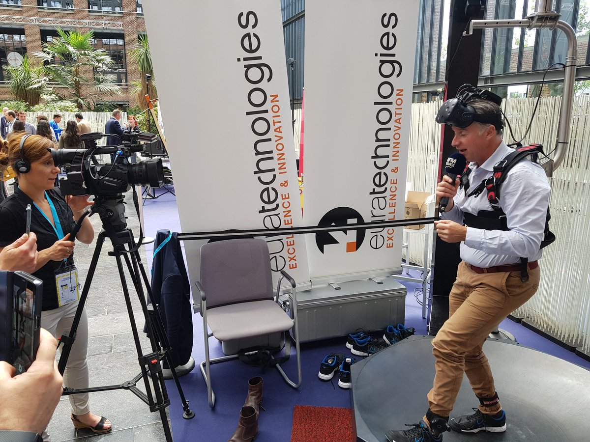 Pedro5935's tweet photo. Fréderic simottel aussi a tester notre solution complète. #bfmbuisness #simottel #VR #Euratechday https://t.co/8K1vd5jv95