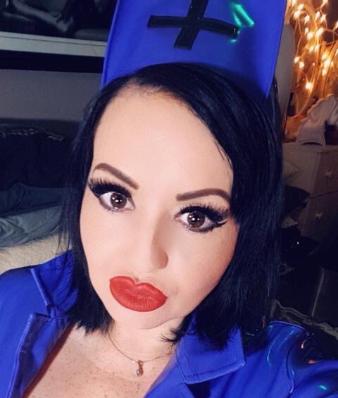 MiaOffici1's tweet photo. #nationalkissingday who wants to snog my perfect ruby lips ?? Rt if you do & ❤️ if you’re tempted #gilf #Milf #camgirl #pornproducer #femaleproduction 💋💦💦💦 https://t.co/cbyCCDeqMw
