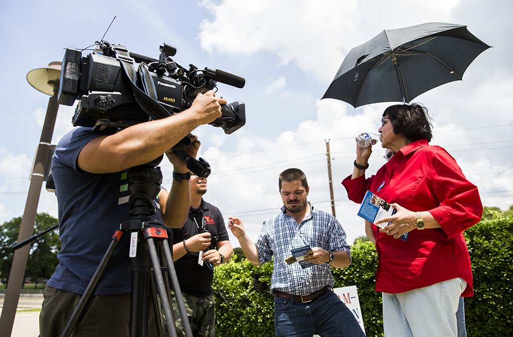 LandisImages's tweet image. On the campaign trail with Lupe Valdez: Former Dallas County sheriff has  bootstrapped her run for Texas governor with marches, miles and modest  hotels. See behind the scenes photos &amp;amp; videos from her early campaign here:  interactives.dallasnews.com/2018/on-the-ca…  @dallasnews @LupeValdez #TDP18