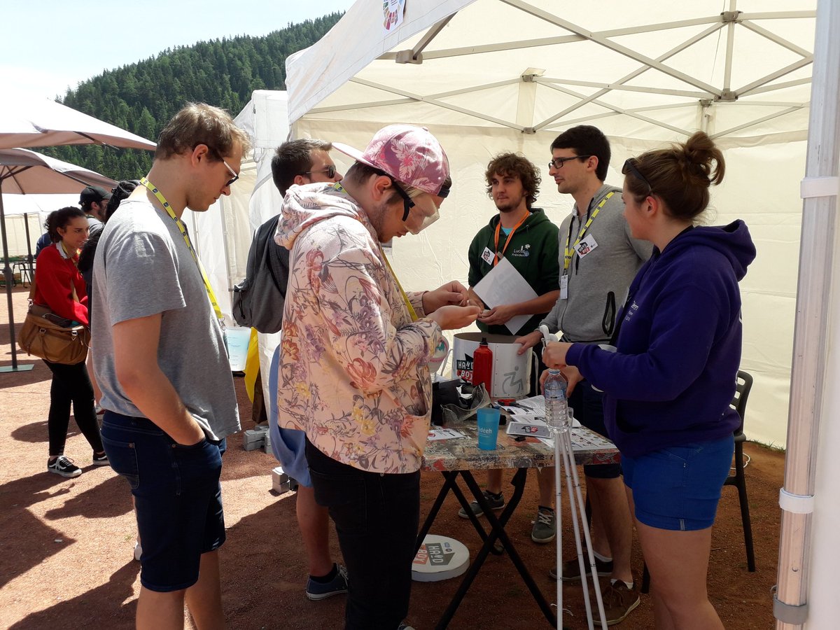 Lucas_Brvs's tweet photo. @La_FNEO @ANEP_asso @La_FNEK et l'@UNAEE présentent la Hand in Box, outil de sensibilisation au handicap de la @lafedeeh aux #Assoliades18 @La_FAGE https://t.co/YxXgagpd0Q