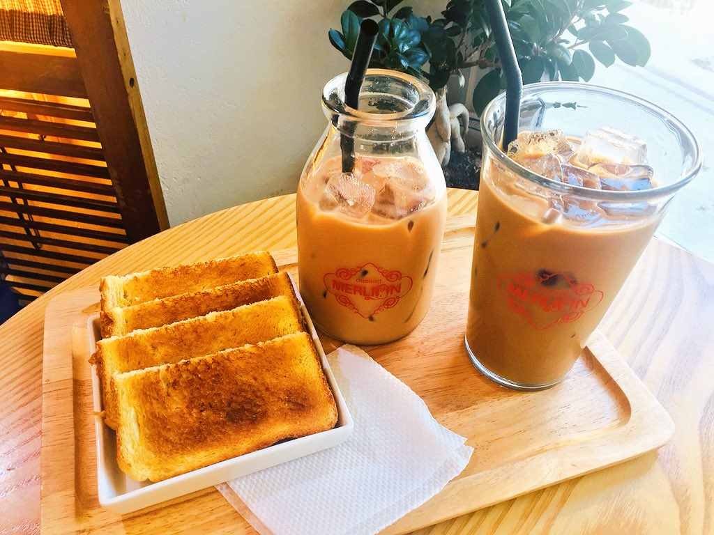 sinchon_baegopa's tweet photo. 홍대 디저트 머라이언(★★★★★) 
카야 토스트 / 3,800  싱가포르 밀크커피 / 5,500

싱가포르 관광청 추천 맛집. 현지인 직접 운영.
전 메뉴 100% 홈메이드. 다른 건 몰라도 카야토스트만은 꼭 드셔 보시길! 왜 손님이 적은지 의아할 따름. https://t.co/zlZSqJ3isc