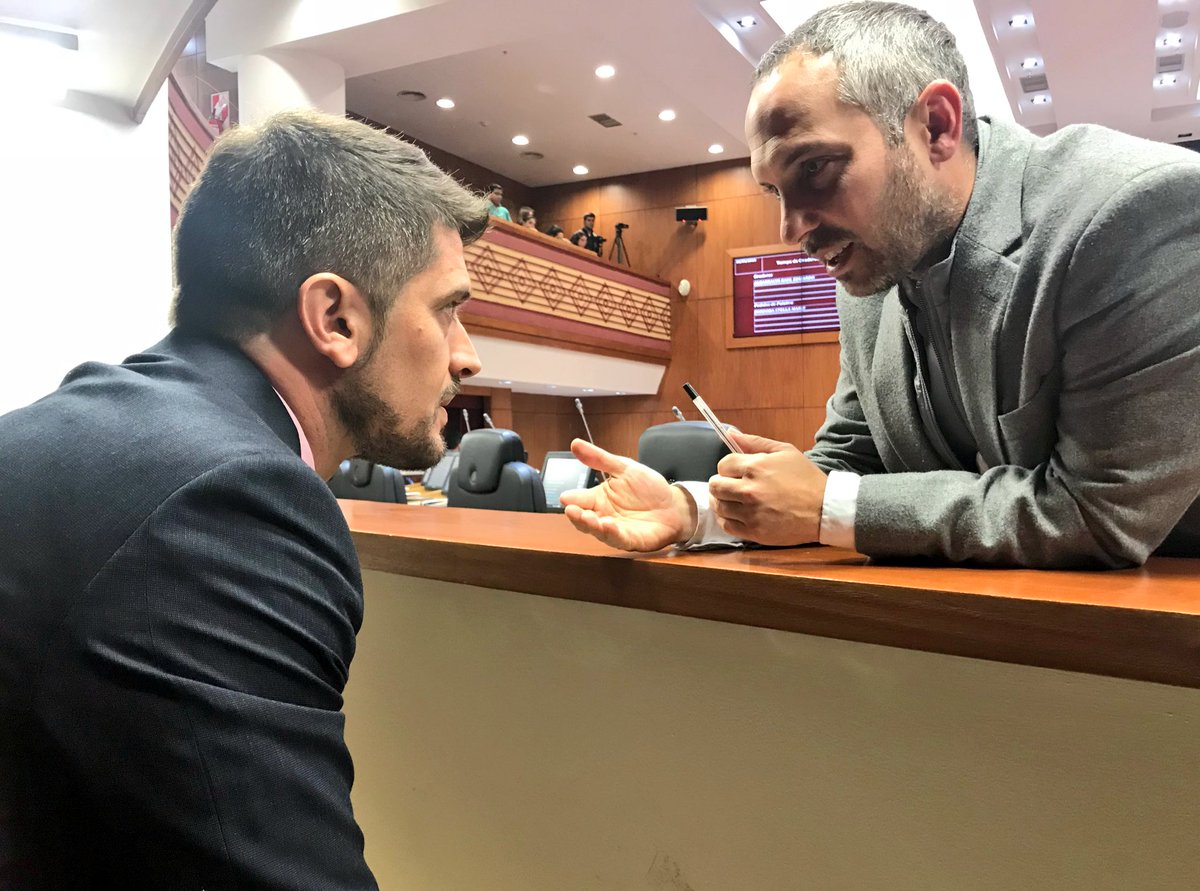 PrensaTucTur's tweet photo. El titular del EATT , @SebaGiobellina , se encuentra en la @LegislaturaTuc respondiendo a la invitación del leg. @raul_albarracin en el día del tratamiento de la nueva fecha para celebrar el Poncho Tucumano. Lo acompañan directores de #DesarrolloTucTur y #CoordinacionTucTur https://t.co/hGuxsa2GMa