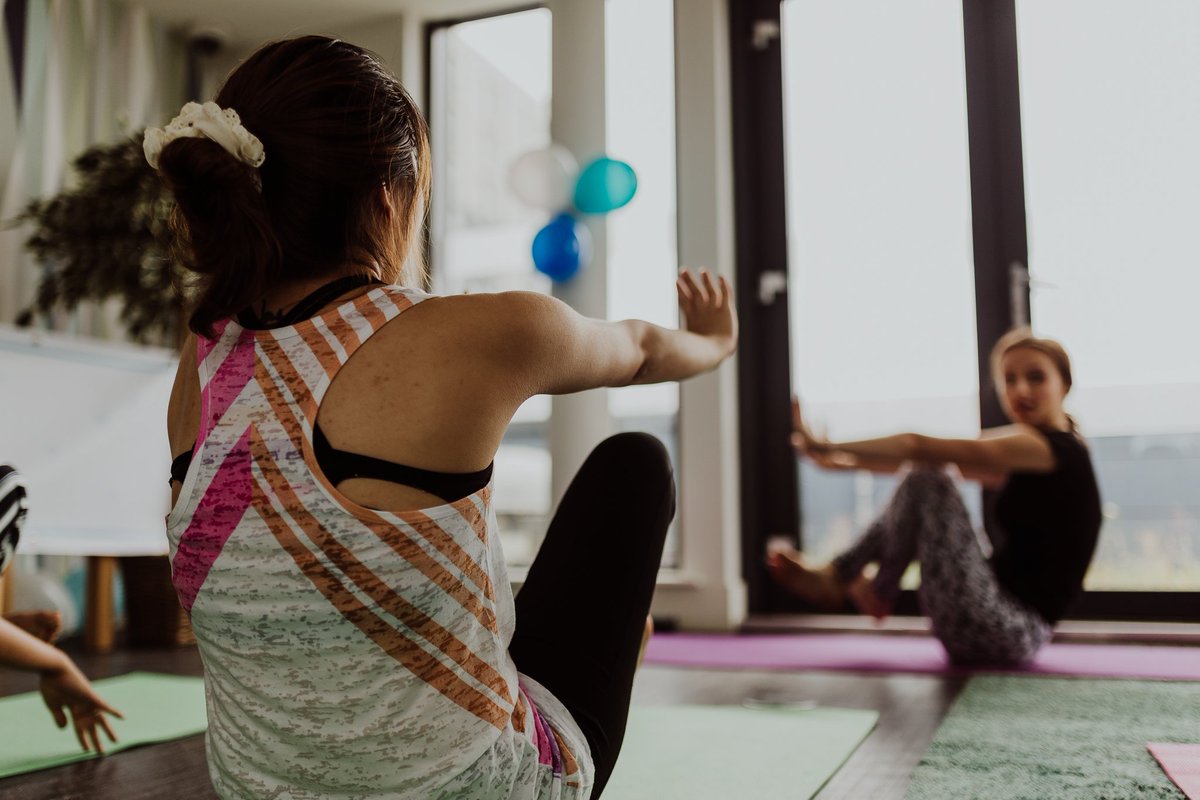 DowningLondon1's tweet photo. 🧘Yoga Day at The Lyra 🧘

Huge thanks to @Crystalservices  for treating our residents to a relaxing yoga session &amp; providing these photos!

Student cleaning services: https://t.co/SsnFt72jFX
#yoga #roomcleaningservices #studentaccommodation https://t.co/qgaTlREKfH
