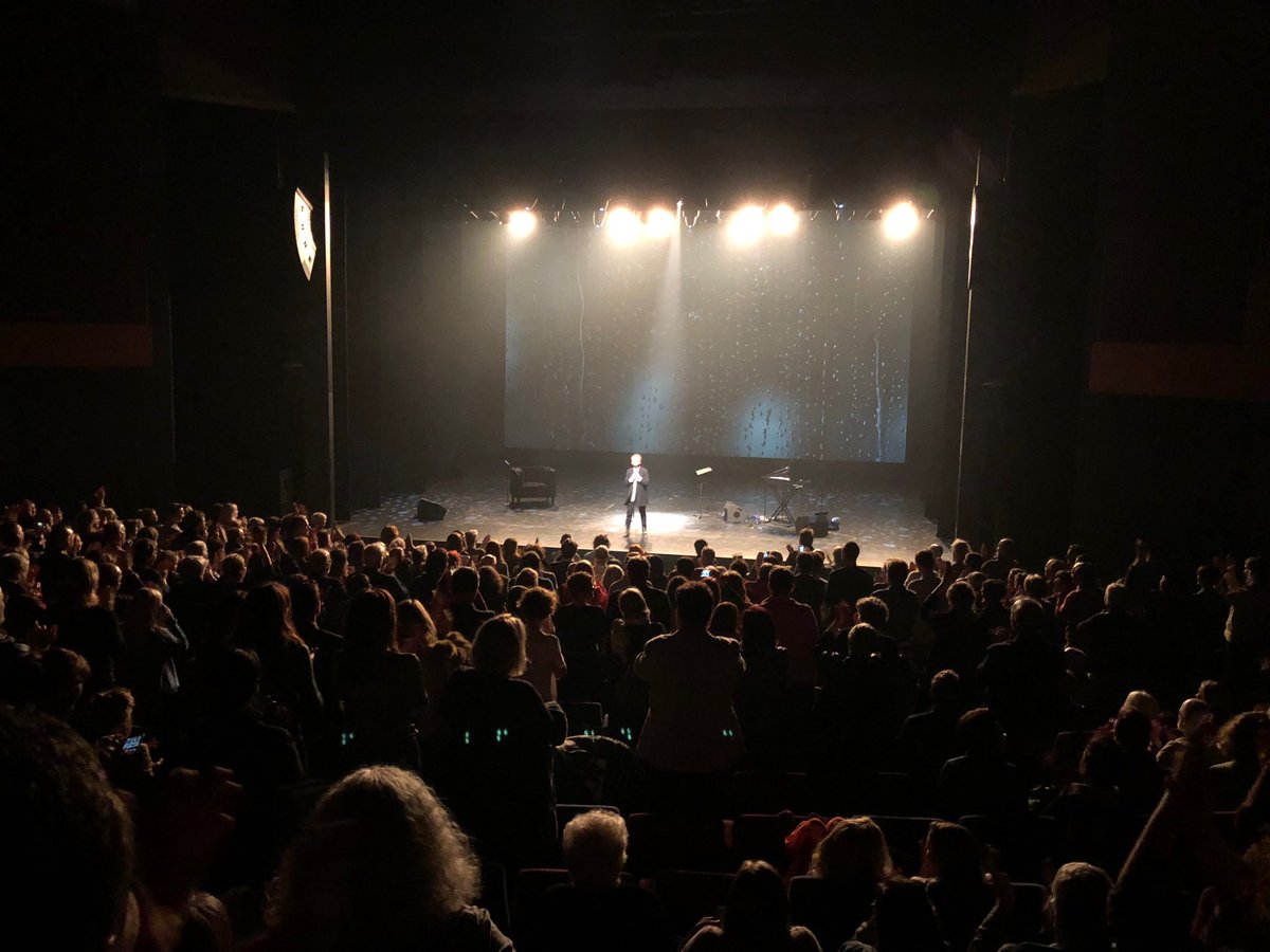 SandraEckersley's tweet image. Standing ovation for legendary performance artist #LaurieAnderson. A real tour de force. @HOTAgc #LanguageOfTheFuture @OnlyAnExpert