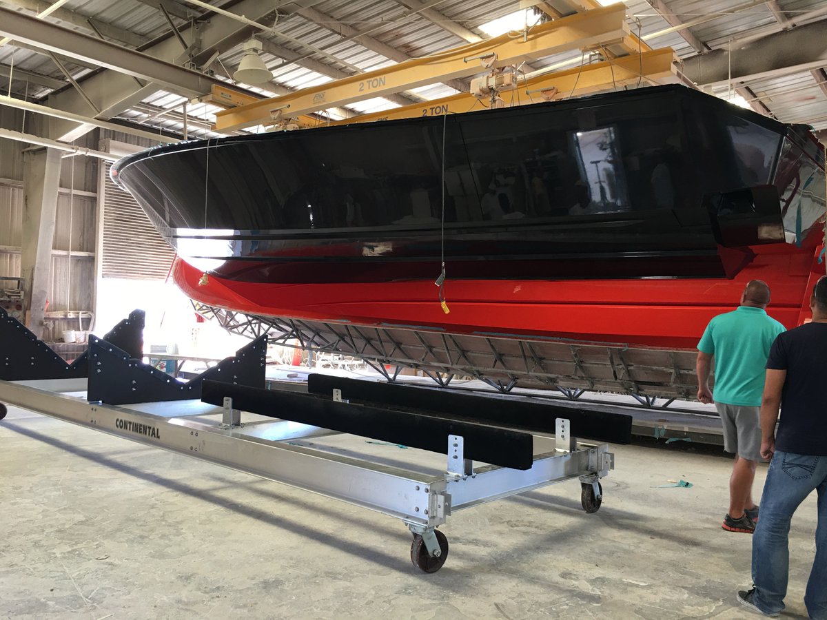 JupiterMarine's tweet photo. #FactoryTourFriday | Check out this #Jupiter43 hull fresh from the mold - looking like a #flagship #fishingmachine!!! Interested in a factory tour? Come hang out with us!! Visit https://t.co/LAqHZ359rm to schedule your visit and experience the Jupiter difference! #JupiterBoats https://t.co/wAhIiZqZe0