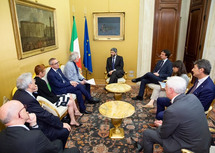 sgcampania's tweet photo. I rappresentanti dei giornalisti dal presidente Fico. Al centro dell'incontro i temi del lavoro e delle leggi ...
https://t.co/PgIIQM4F04 https://t.co/gTgZL8zf6q