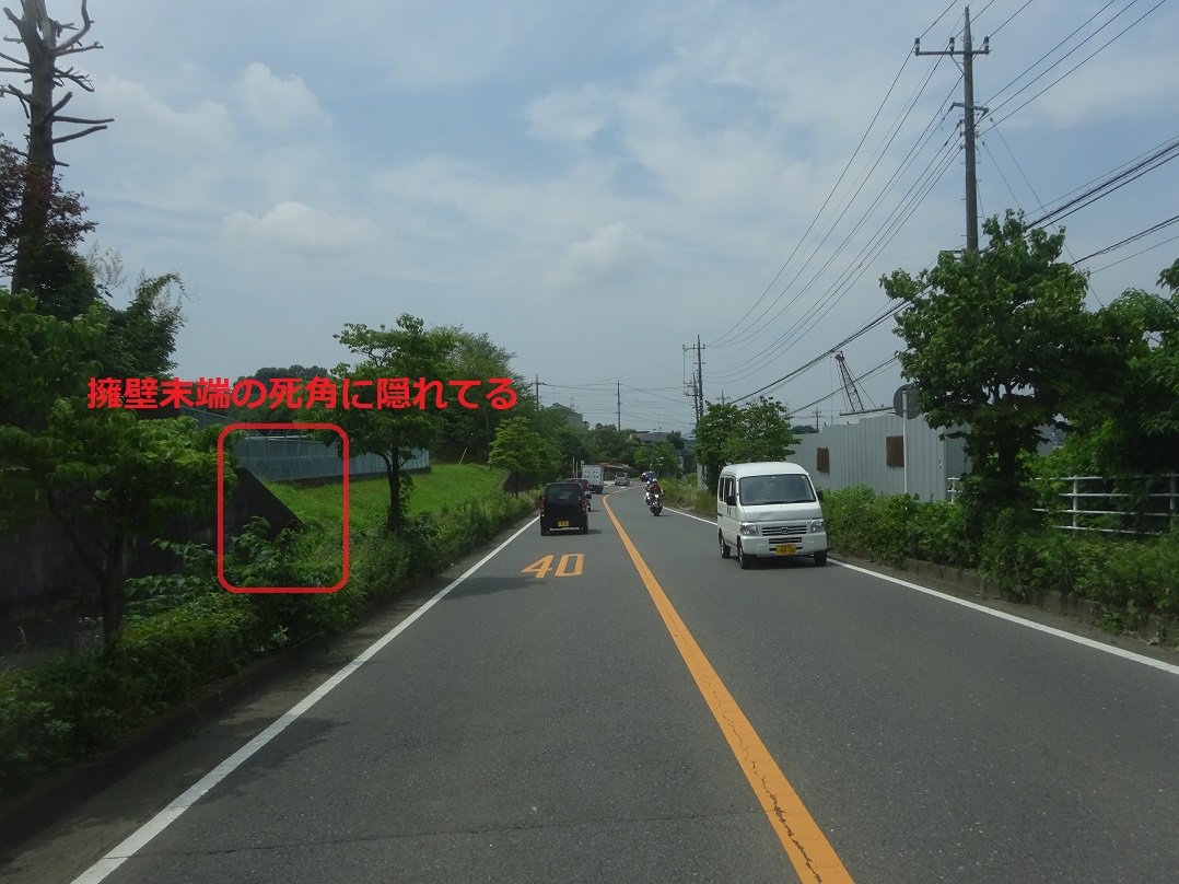 あおまる 県道63号南行 伊勢原市内の分れ道手前でネズミ捕り やってるよー しかも手前から見えないステルス式だよー これから通る人いたら気をつけてねー