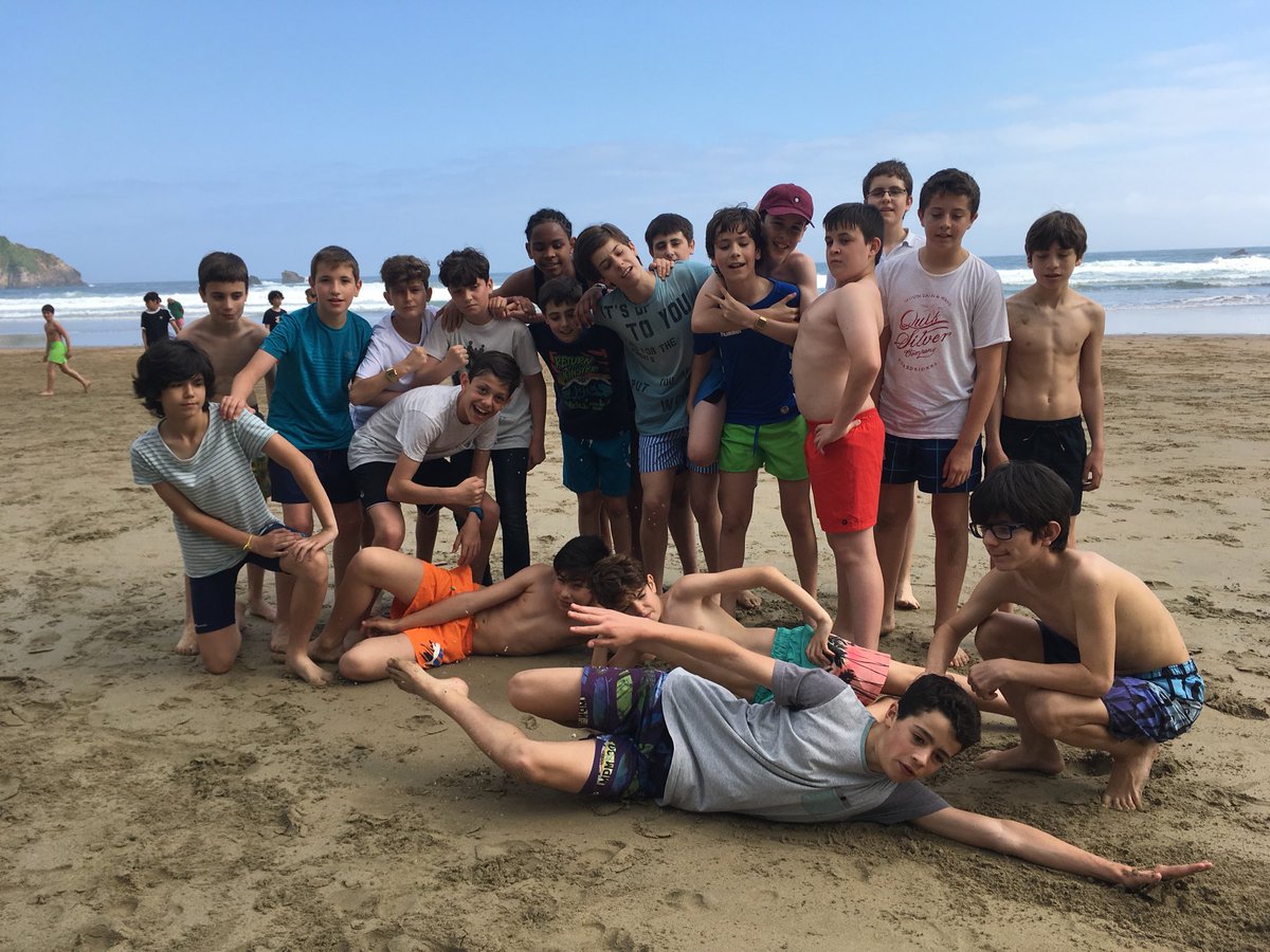1ESOAuseva's tweet photo. Acabamos el curso compartiendo momentos en la playa de Aguilar. ¡Y nos hemos bañado! @ausevamaristas https://t.co/IbaVB8ARh6