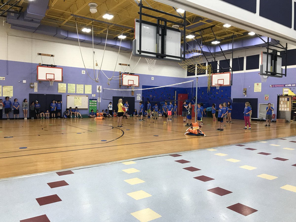 MrsClassGrade5's tweet photo. Getting ready for volleyball! #5thgrading #lpsHAWKS #lastdaytradition @LexElementaryPE https://t.co/08vb52WdWp